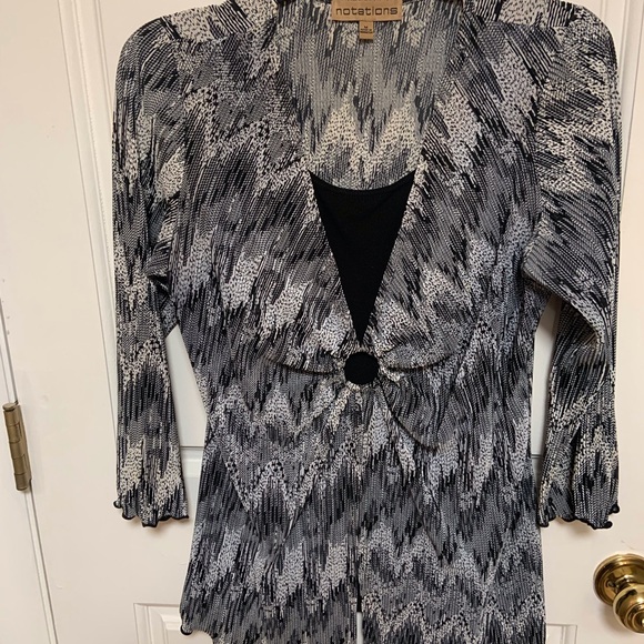 Notations Black and White Patterned Top - Picture 1 of 8